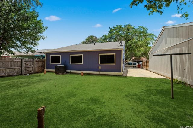 2886 CHERRY FIELD DR, San Antonio, TX 78245