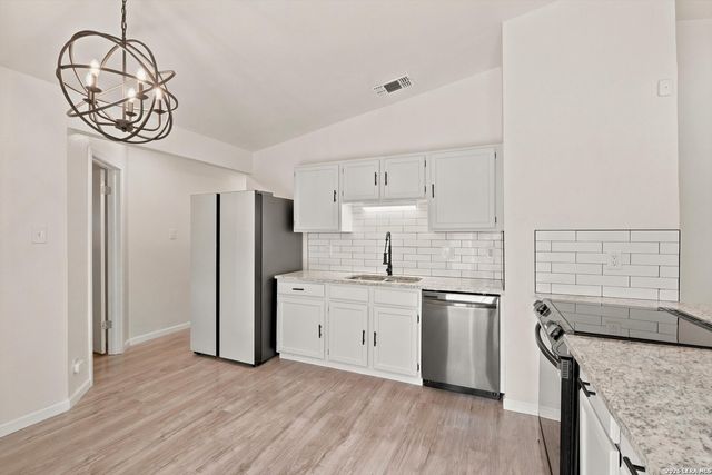 2886 CHERRY FIELD DR, San Antonio, TX 78245
