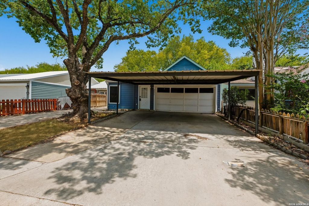 2886 CHERRY FIELD DR, San Antonio, TX 78245
