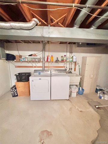 37122 Clubhouse Drive, Sterling Heights, MI 48312