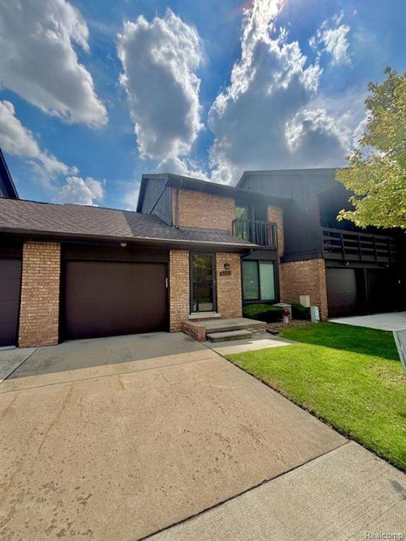 37122 Clubhouse Drive, Sterling Heights, MI 48312