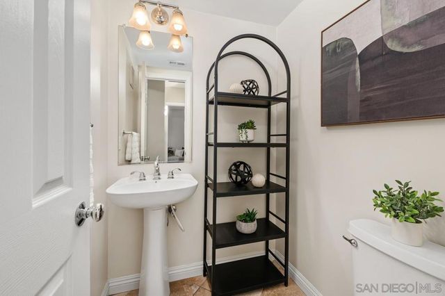 2760 Farragut 109, San Diego, CA 92106