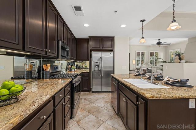 2760 Farragut 109, San Diego, CA 92106