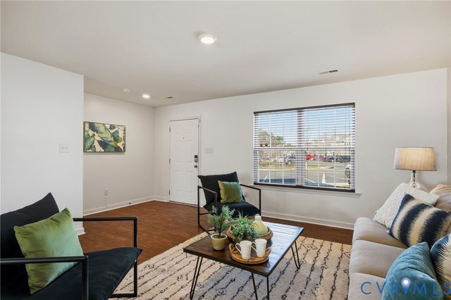 1306 Stone Ridge Park Loop, Henrico, VA 23228