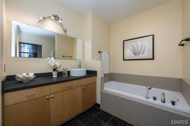 1611 Locust Street 406, St Louis, MO 63103