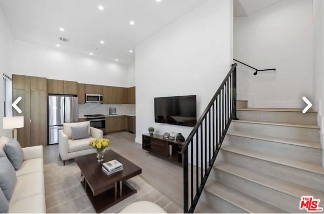 4810 Mascot Street, Los Angeles, CA 90019