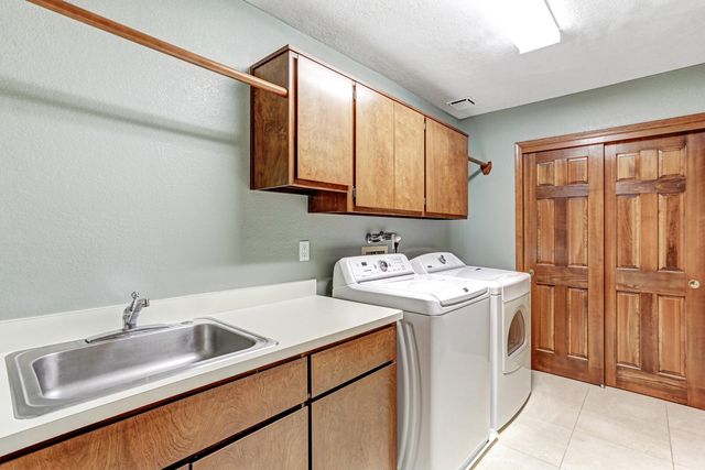 14000 Villa Sandia Place NE, Albuquerque, NM 87112