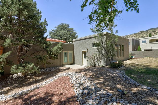 14000 Villa Sandia Place NE, Albuquerque, NM 87112