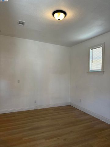 1130 E 11Th St, Oakland, CA 94606