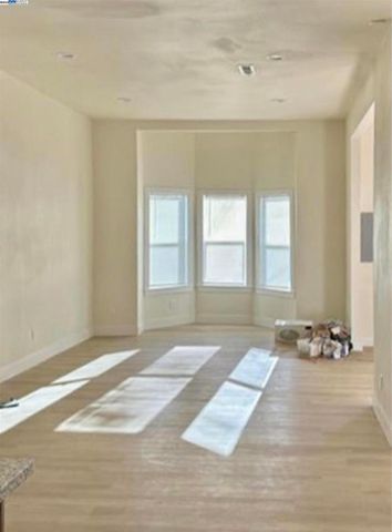 1130 E 11Th St, Oakland, CA 94606