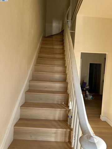 1130 E 11Th St, Oakland, CA 94606