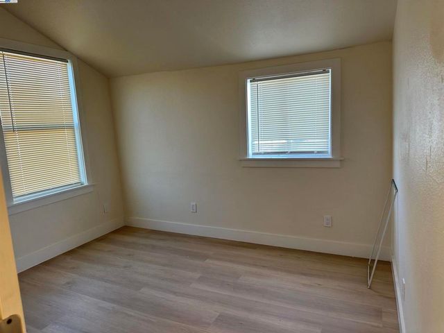 1130 E 11Th St, Oakland, CA 94606