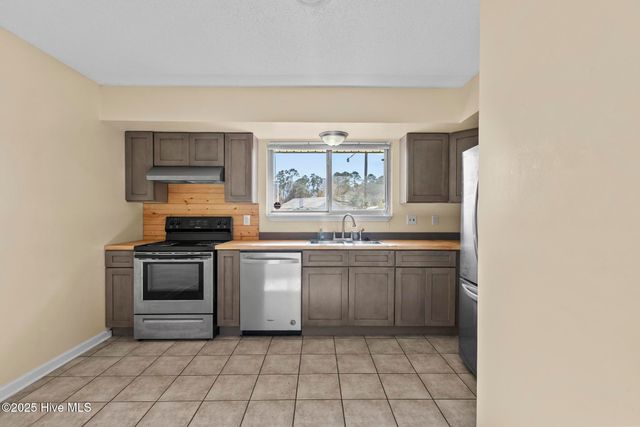 201 N Willow Lane, Jacksonville, NC 28546