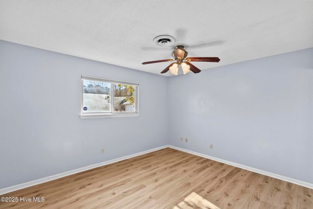 201 N Willow Lane, Jacksonville, NC 28546