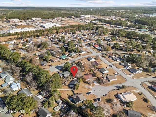 201 N Willow Lane, Jacksonville, NC 28546