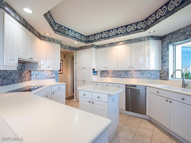 7425 Pelican Bay BLVD 1106, Naples, FL 34108