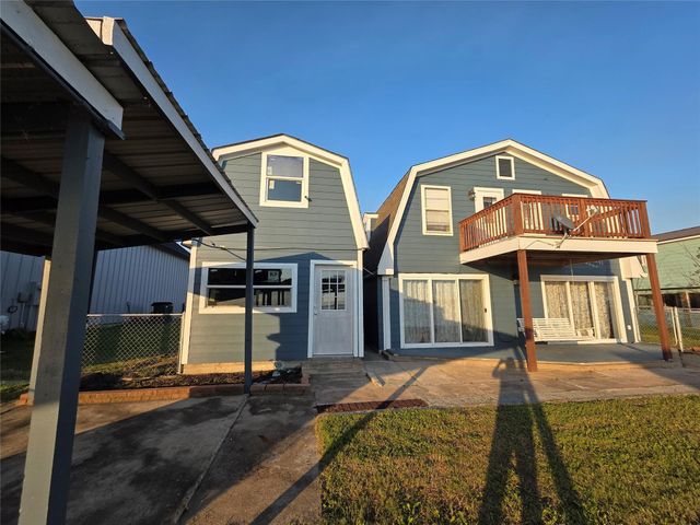 398 Lakeshore S, Onalaska, TX 77360