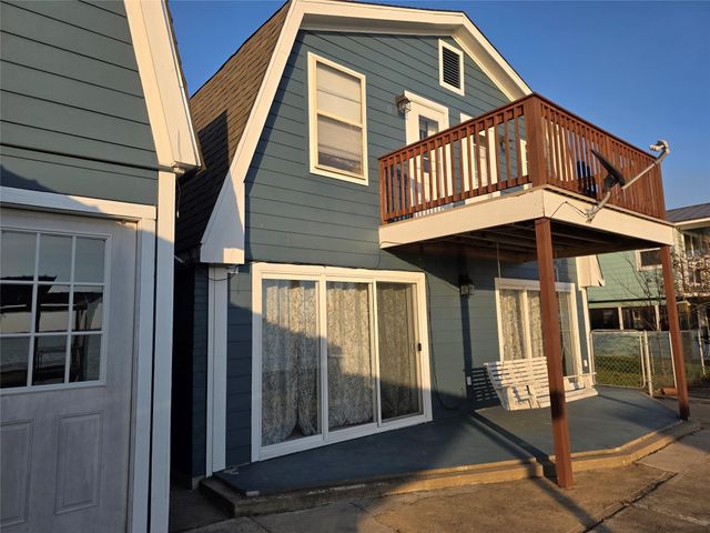 398 Lakeshore S, Onalaska, TX 77360