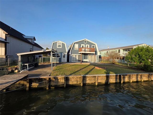 398 Lakeshore S, Onalaska, TX 77360