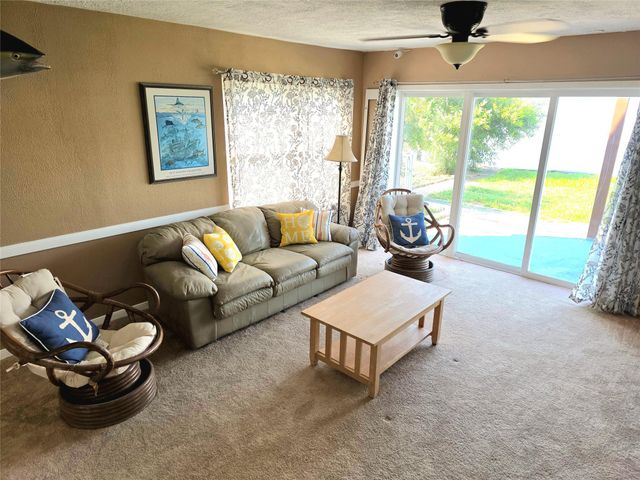 398 Lakeshore S, Onalaska, TX 77360