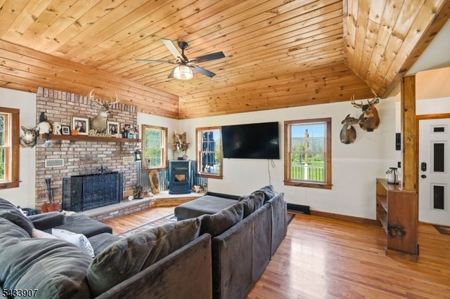 138 Overlook Dr, Montague Twp., NJ 07827