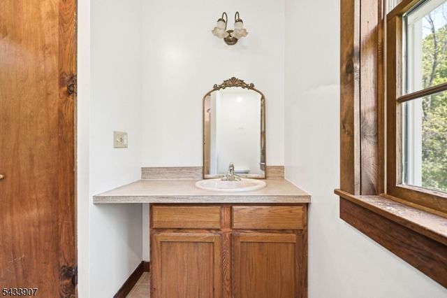 138 Overlook Dr, Montague Twp., NJ 07827