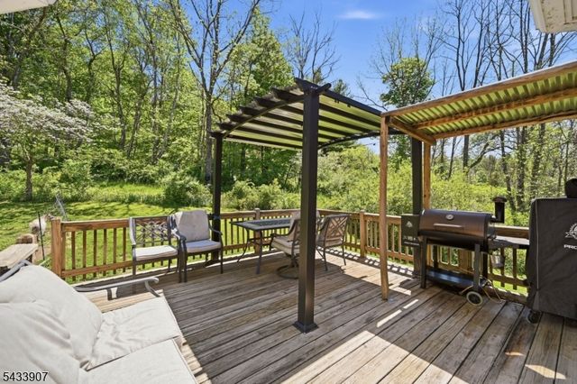 138 Overlook Dr, Montague Twp., NJ 07827