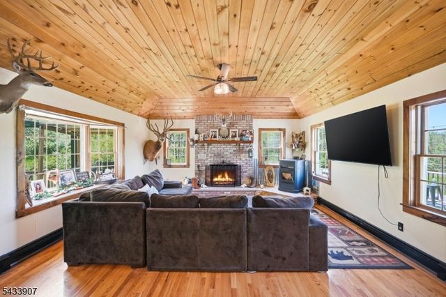 138 Overlook Dr, Montague Twp., NJ 07827