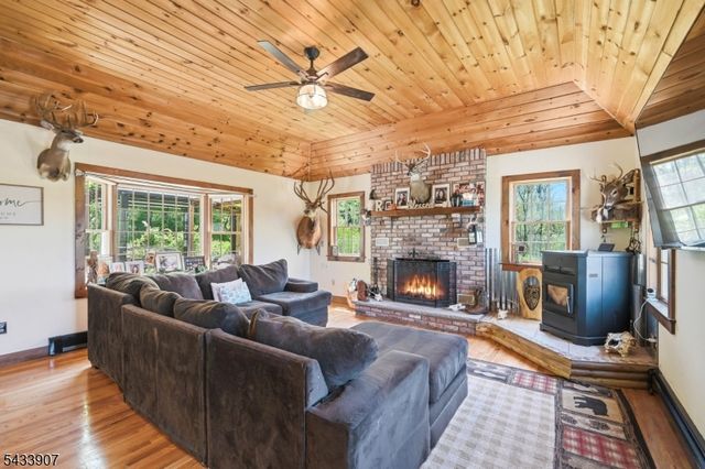 138 Overlook Dr, Montague Twp., NJ 07827