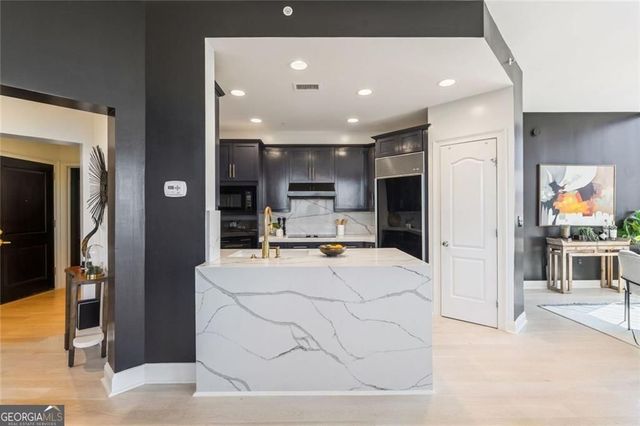 2828 Peachtree Road NW 1401, Atlanta, GA 30305