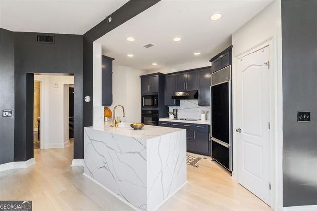 2828 Peachtree Road NW 1401, Atlanta, GA 30305