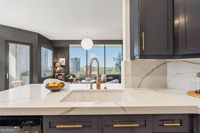 2828 Peachtree Road NW 1401, Atlanta, GA 30305
