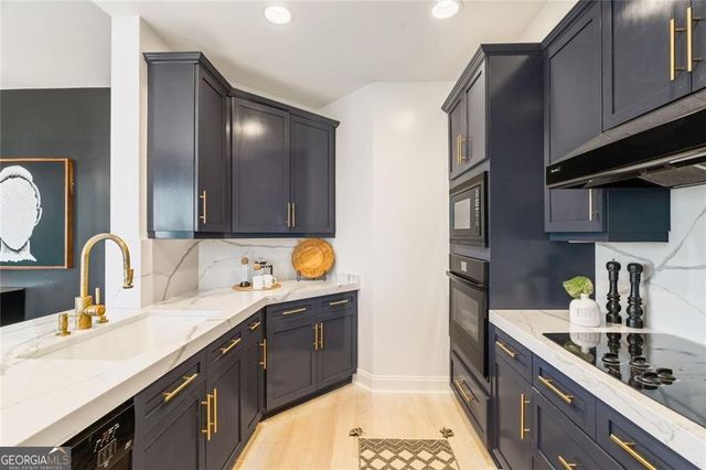 2828 Peachtree Road NW 1401, Atlanta, GA 30305