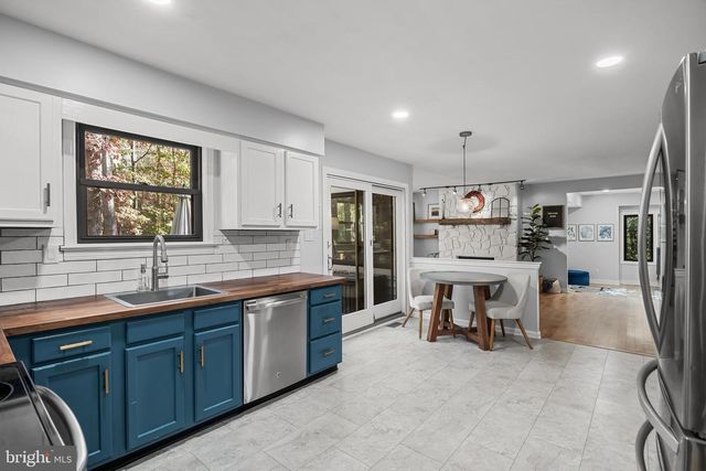 22 BRANTLEY WAY, Sicklerville, NJ 08081