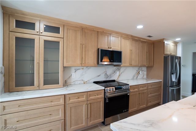 16701 Bobcat DR, Fort Myers, FL 33908