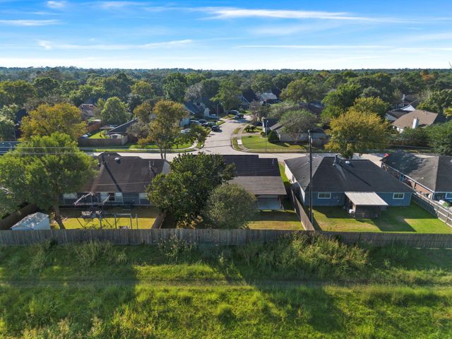 4919 Shady Oaks Lane, Friendswood, TX 77546