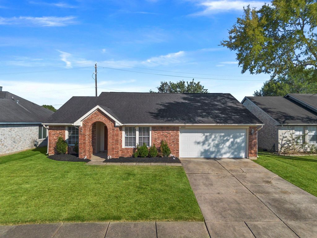 4919 Shady Oaks Lane, Friendswood, TX 77546