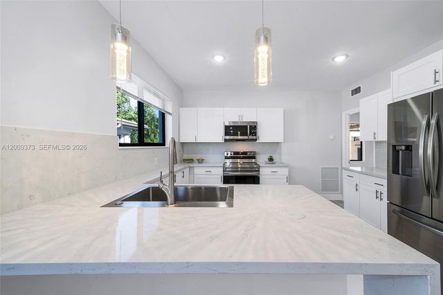 1925 SW 23rd St, Miami, FL 33145