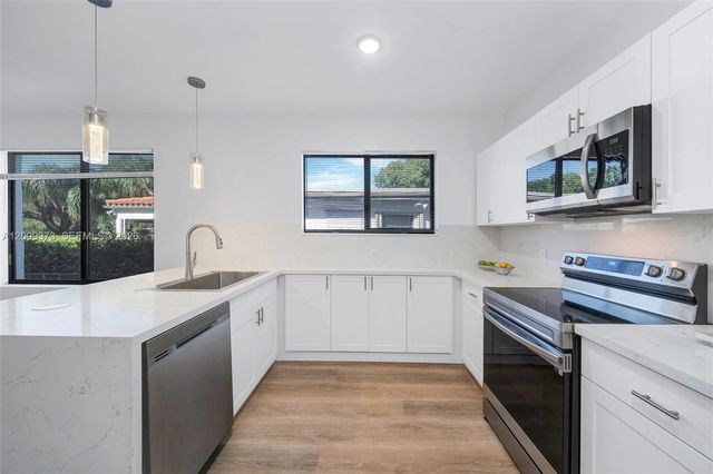 1925 SW 23rd St, Miami, FL 33145