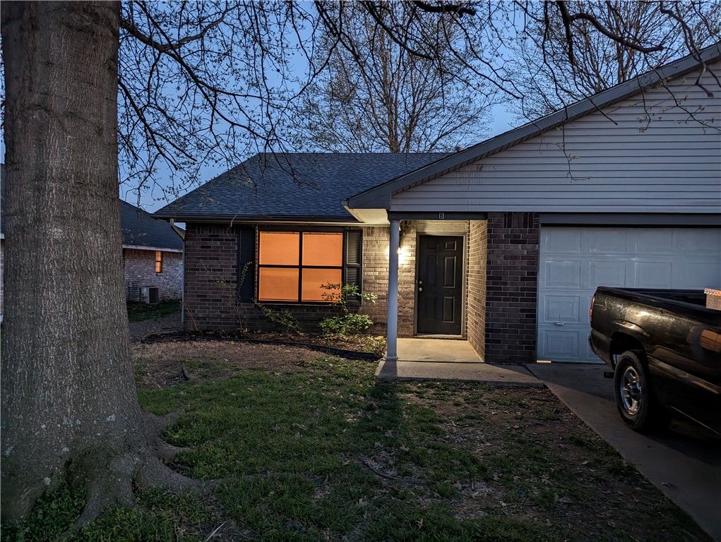 2863 Kasey Avenue B, Springdale, AR 72764