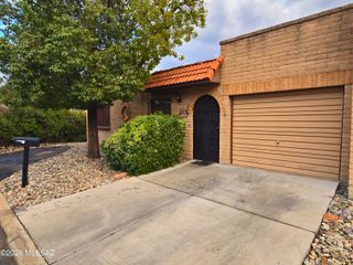 8434 E Brookside Lane, Tucson, AZ 85710