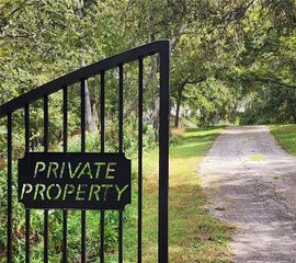 601 Country Club CT, La Grange, TX 78945