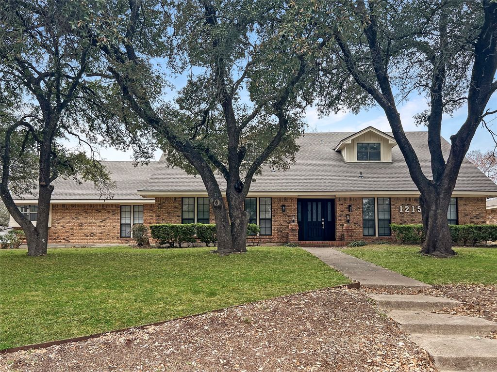 1215 Spring Lake Drive, Duncanville, TX 75137