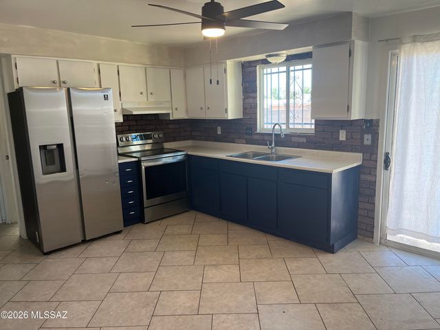 6733 E Victoria Street S, Tucson, AZ 85730