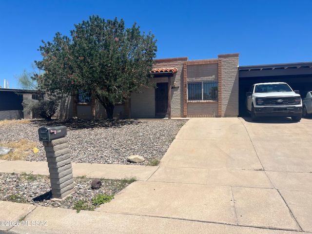 6733 E Victoria Street S, Tucson, AZ 85730