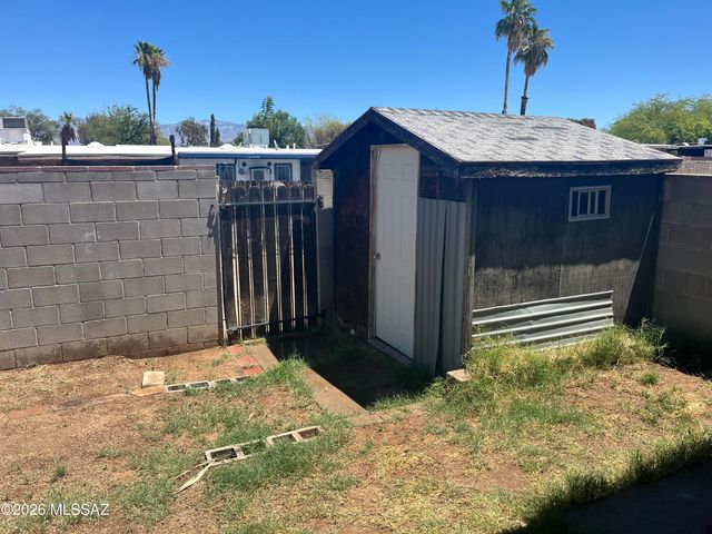 6733 E Victoria Street S, Tucson, AZ 85730