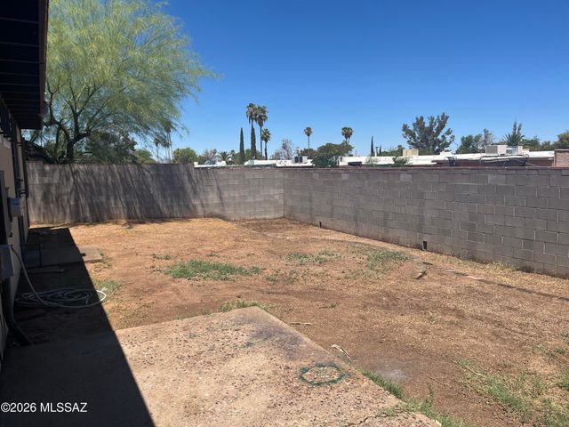 6733 E Victoria Street S, Tucson, AZ 85730