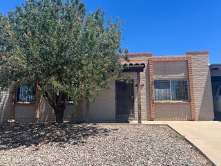 6733 E Victoria Street S, Tucson, AZ 85730