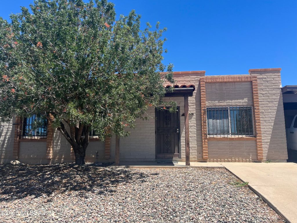 6733 E Victoria Street S, Tucson, AZ 85730