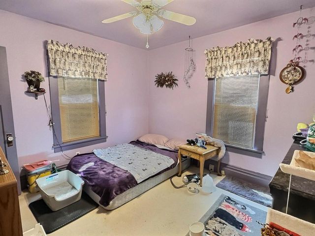 611 E PARKWAY AVENUE, Oshkosh, WI 54901